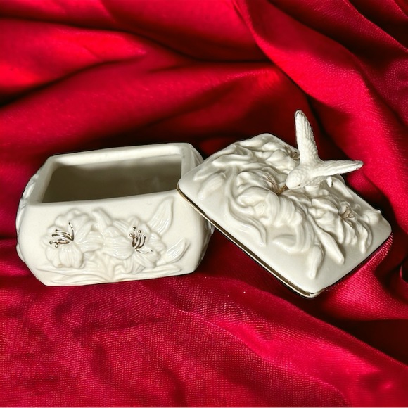 💰 5 FOR $40 / VINTAGE LENNOX PORCELAIN 24K GOLD TRIP HUMMINGBIRD TRINKET BOX - Picture 2 of 9